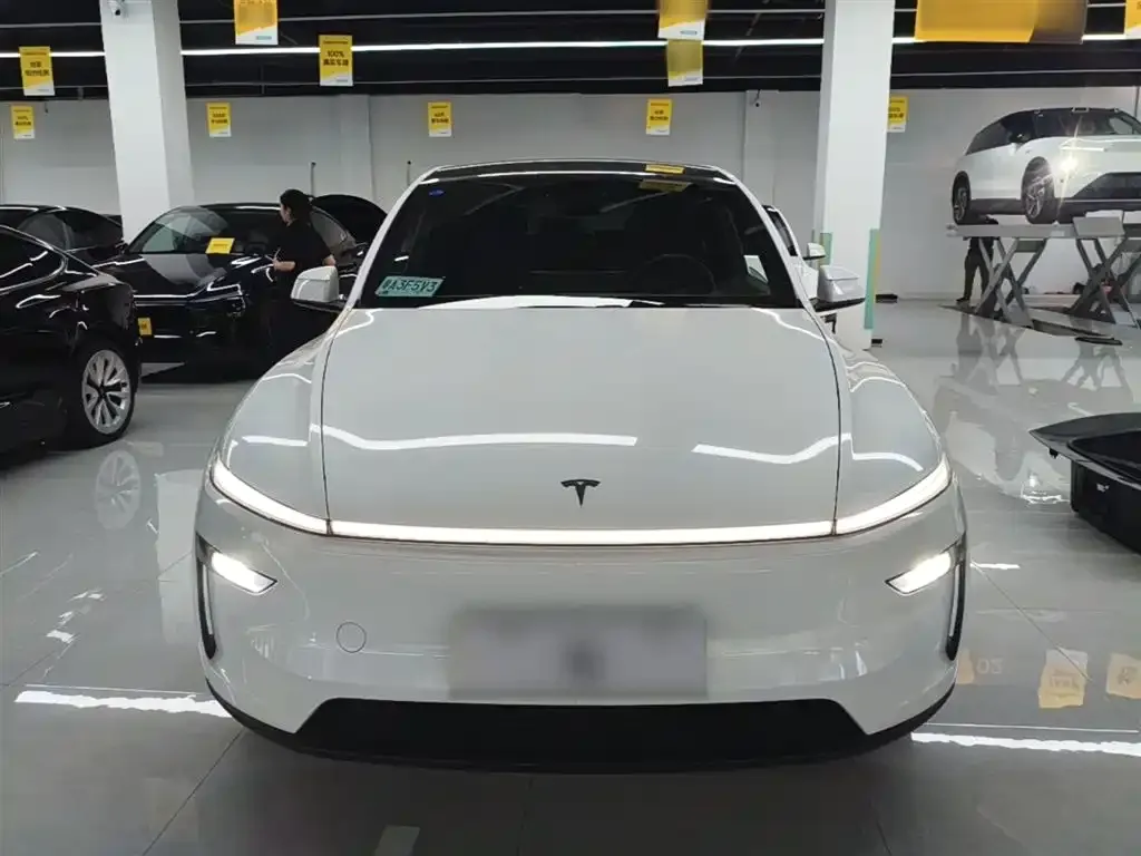 Tesla Model Y L — фото 2