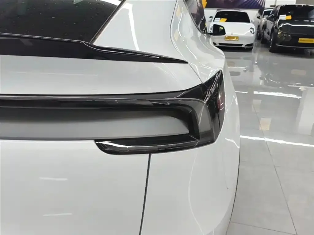 Tesla Model Y L — фото 3
