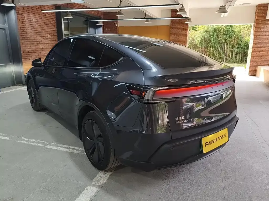 Tesla Model Y — фото 4