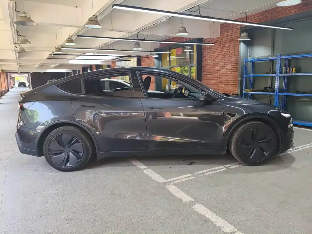 Tesla Model Y — фото 5