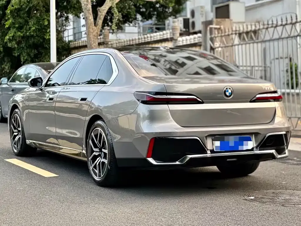 BMW 7 Series 2023 из CN, фото 5