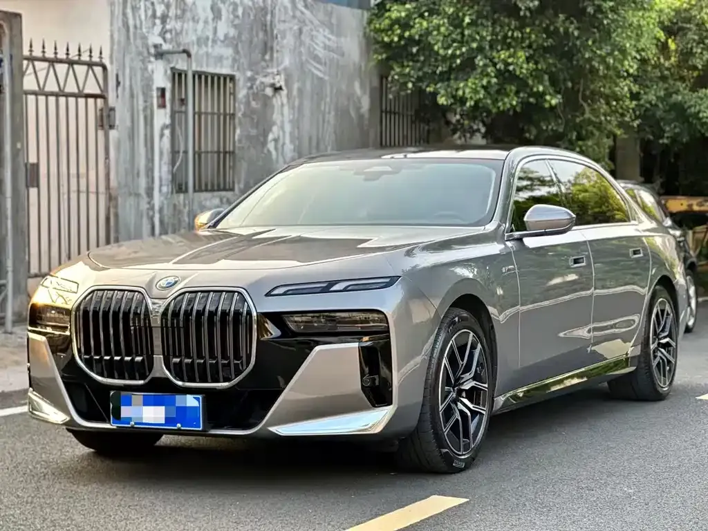 BMW 7 Series 2023 из CN, фото 8