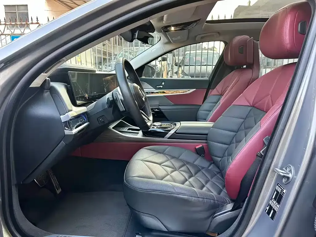 BMW 7 Series 2023 из CN, фото 6