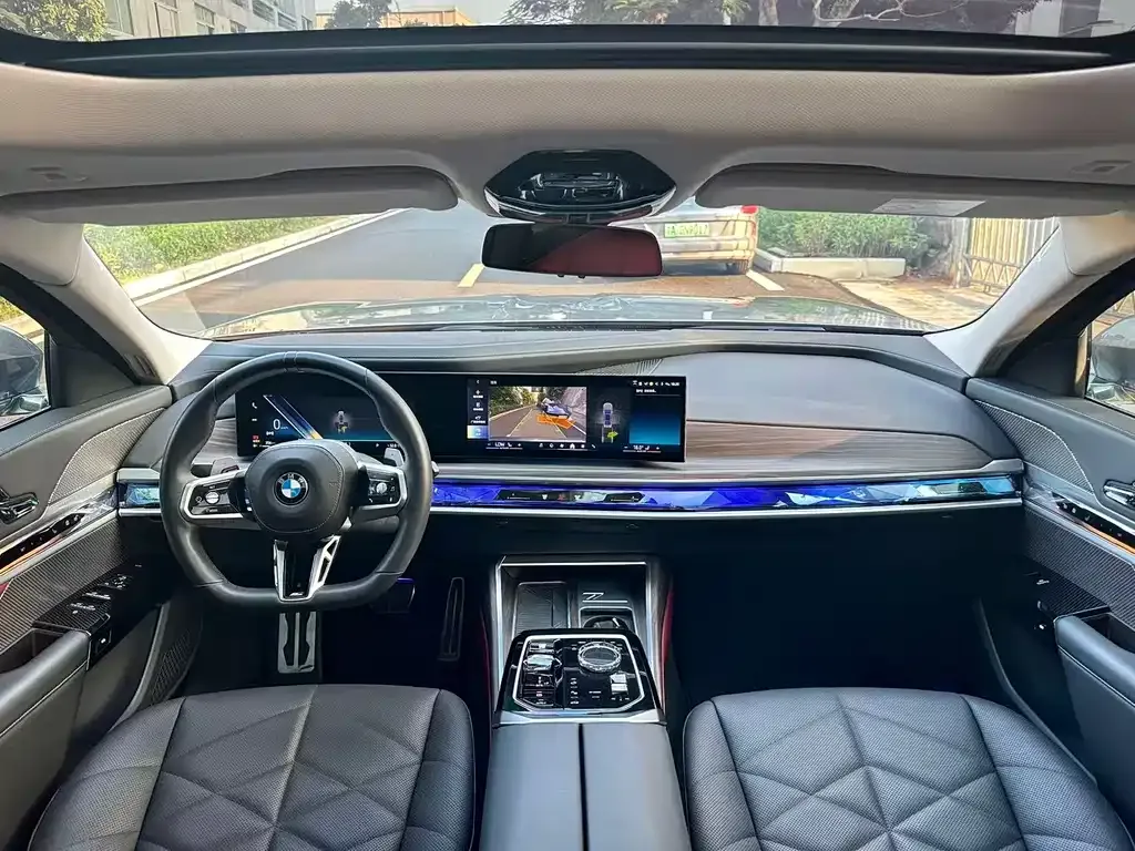 BMW 7 Series 2023 из CN, фото 4