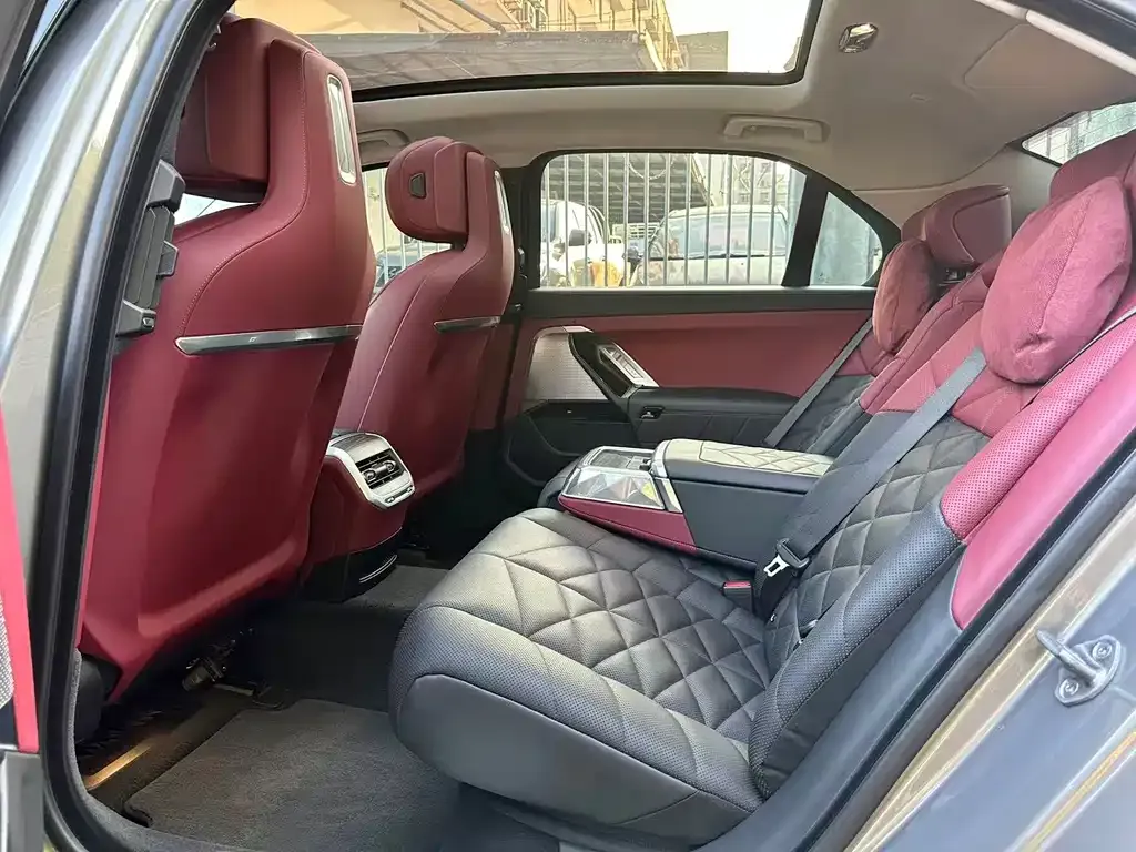 BMW 7 Series 2023 из CN, фото 9