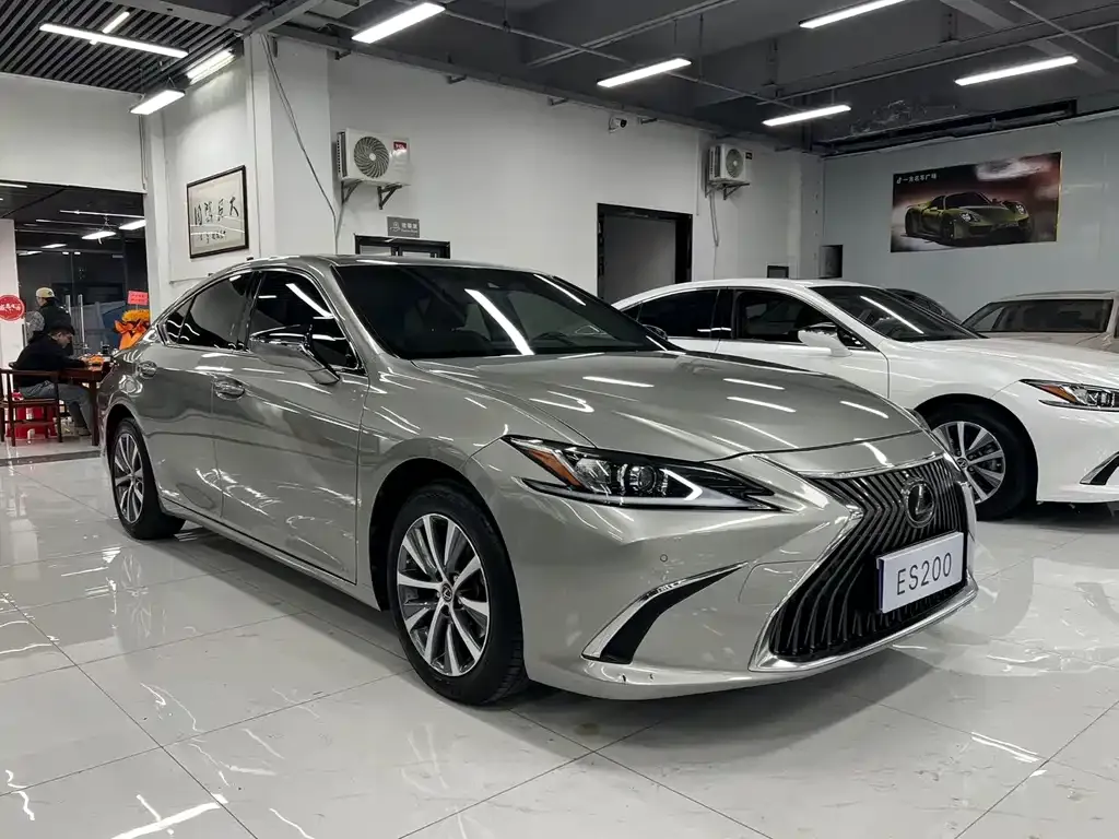 Lexus ES