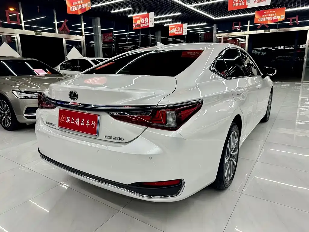 Lexus ES — фото 6