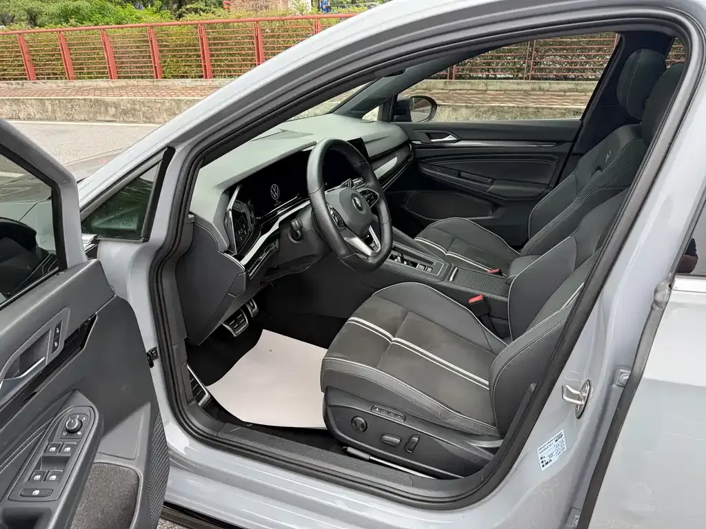 Volkswagen Golf 2021 из CN, фото 2