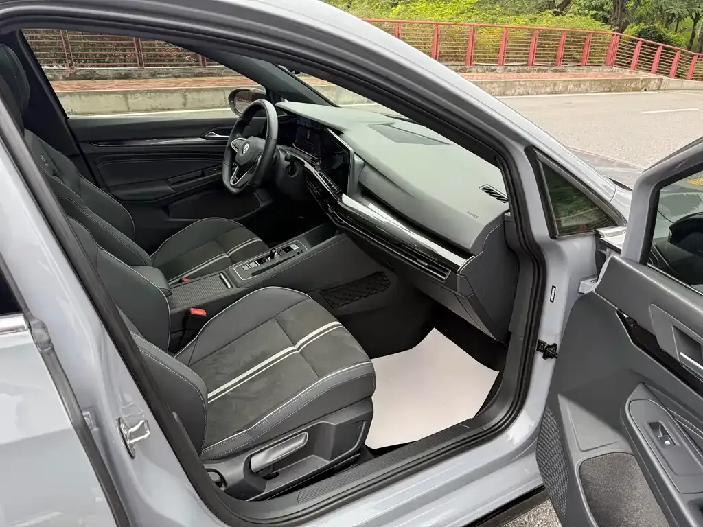 Volkswagen Golf 2021 из CN, фото 7