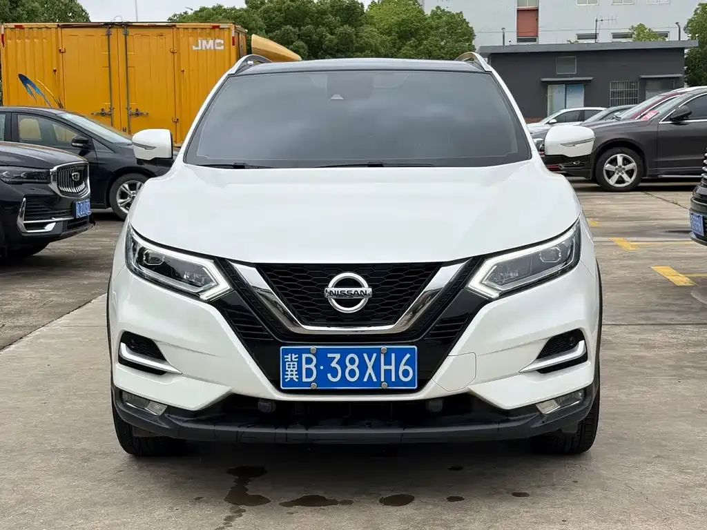 Nissan Qashqai — фото 1