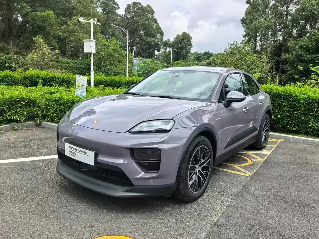 Porsche Macan EV