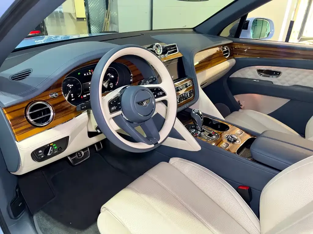 Bentley Bentayga — фото 10