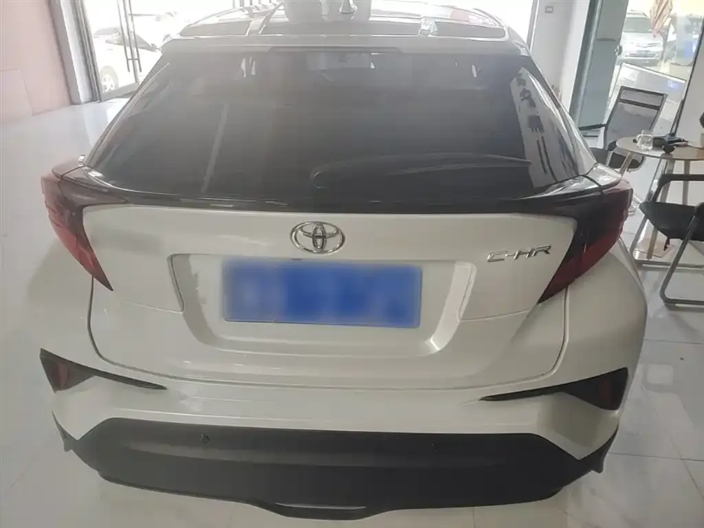 Toyota C-HR — фото 2