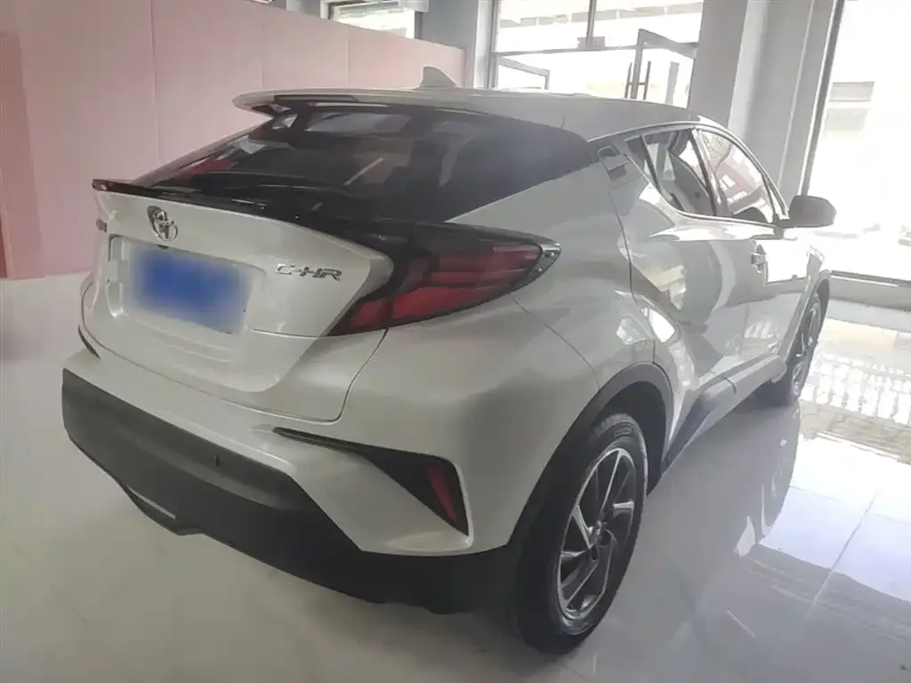 Toyota C-HR — фото 9