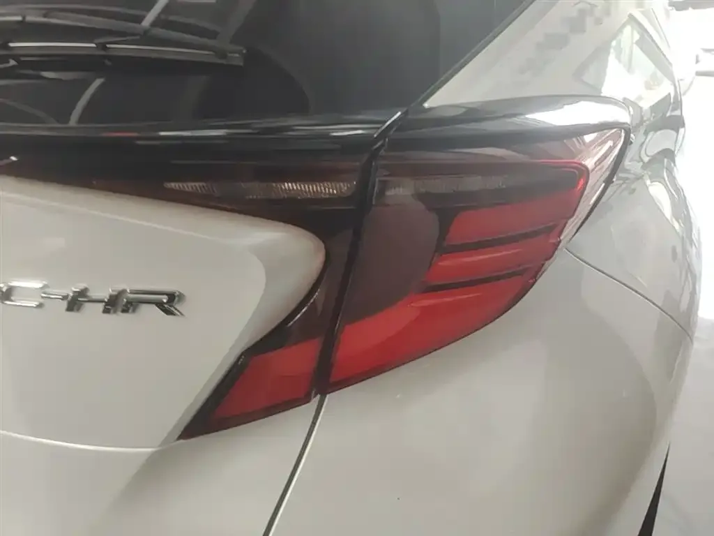Toyota C-HR — фото 7