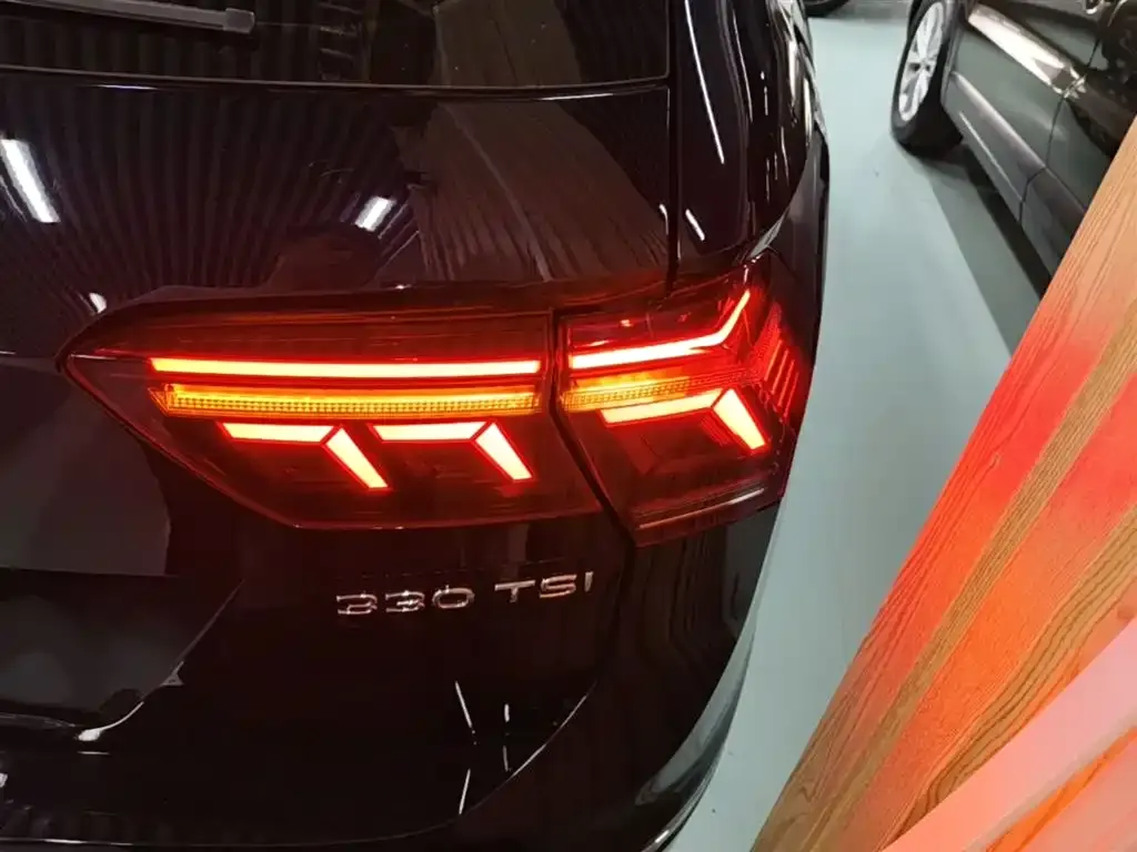 Volkswagen Tiguan L — фото 6