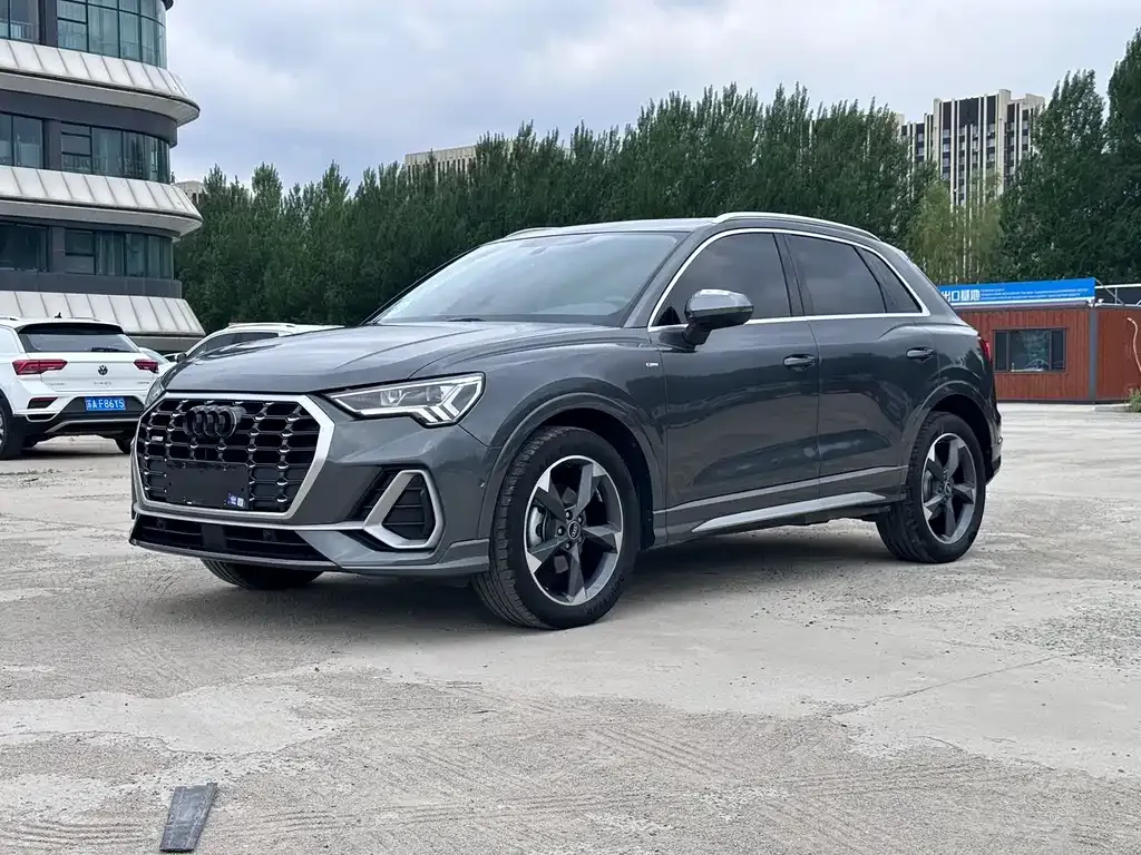 Audi Q3 — фото 1