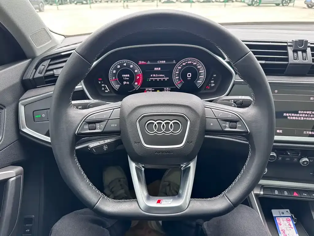 Audi Q3 — фото 7