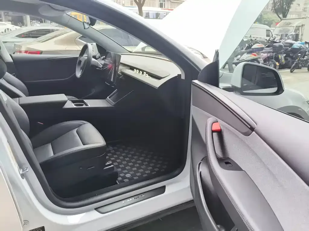 Tesla Model Y — фото 2