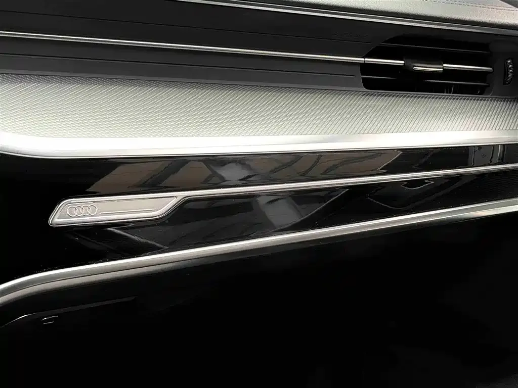 Audi A6L — фото 9