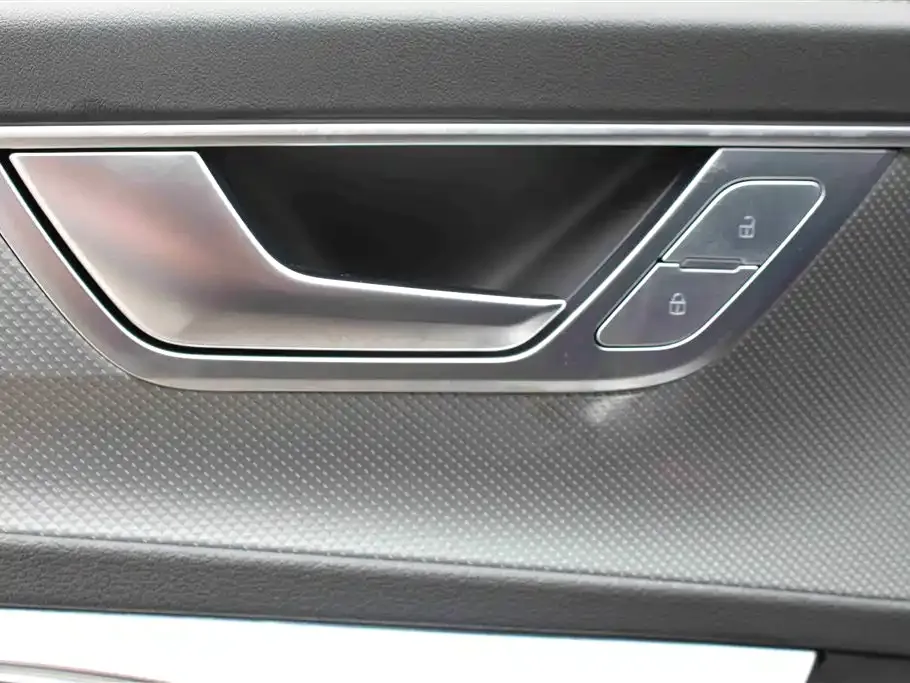 Audi A6L — фото 10
