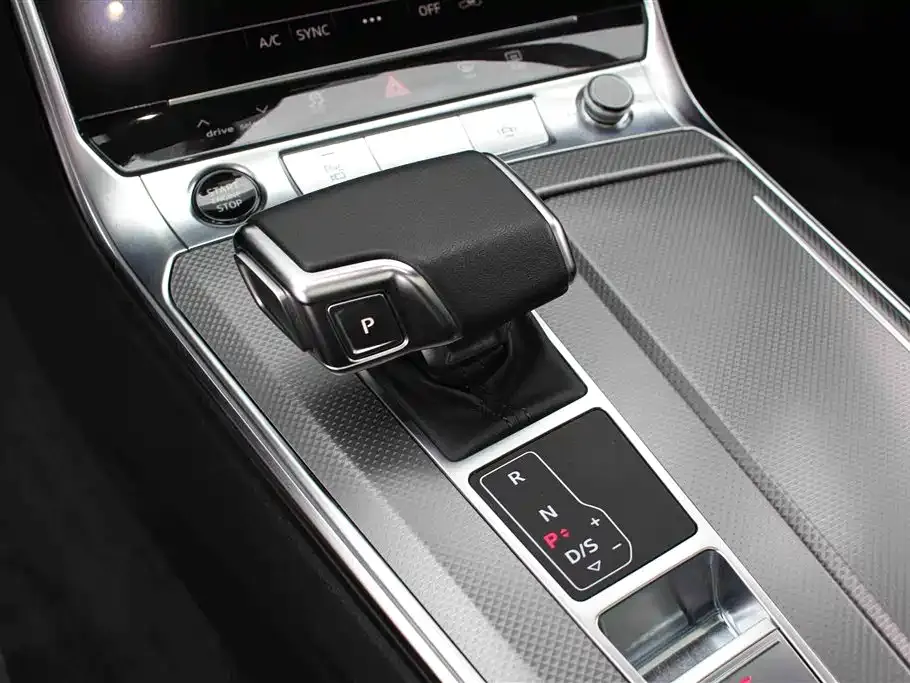 Audi A6L — фото 8