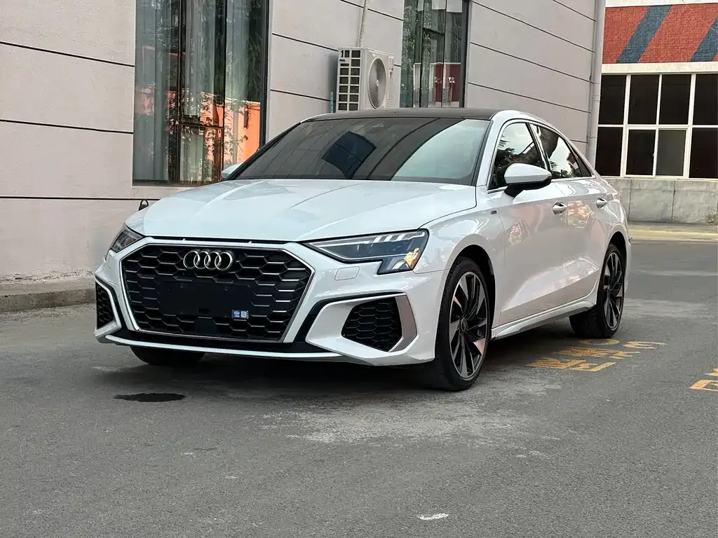 Audi A3 — фото 1