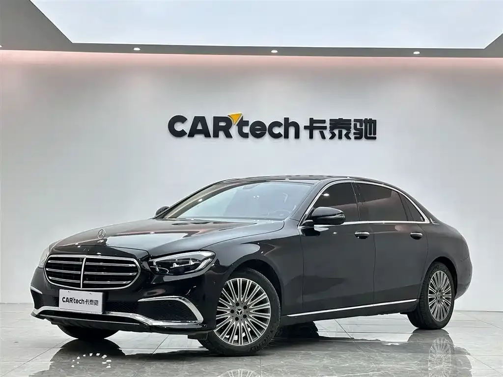 Mercedes-Benz E-Class — фото 1