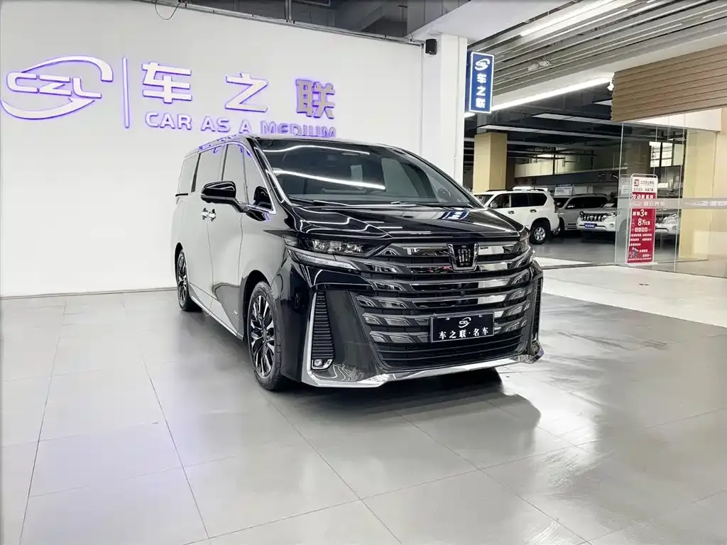 Toyota Vellfire — фото 1