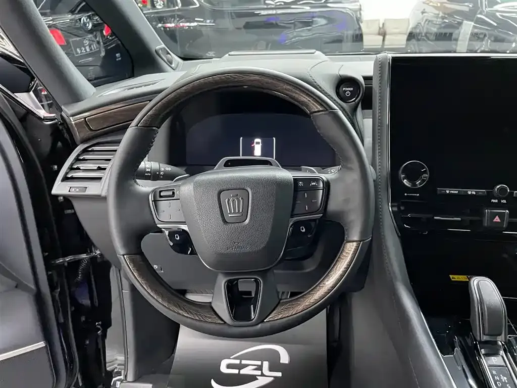 Toyota Vellfire — фото 2