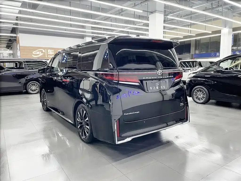 Toyota Vellfire — фото 10