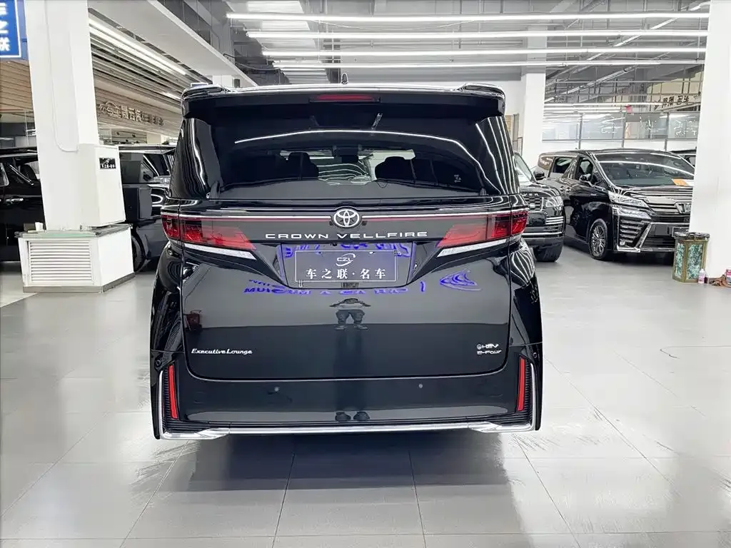 Toyota Vellfire — фото 4