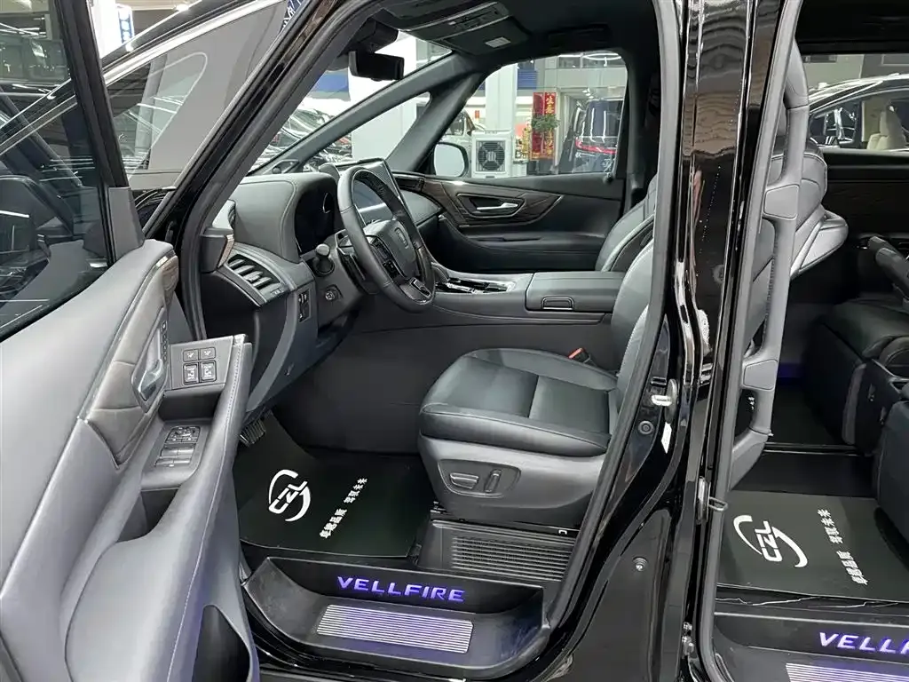 Toyota Vellfire — фото 6