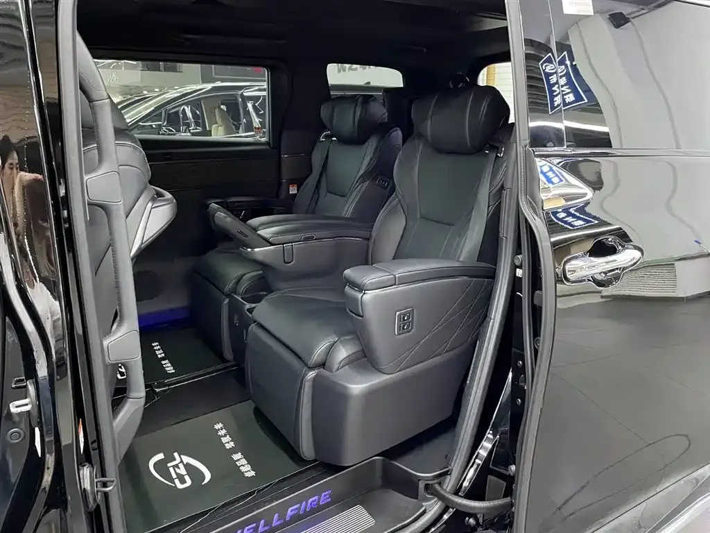 Toyota Vellfire — фото 9
