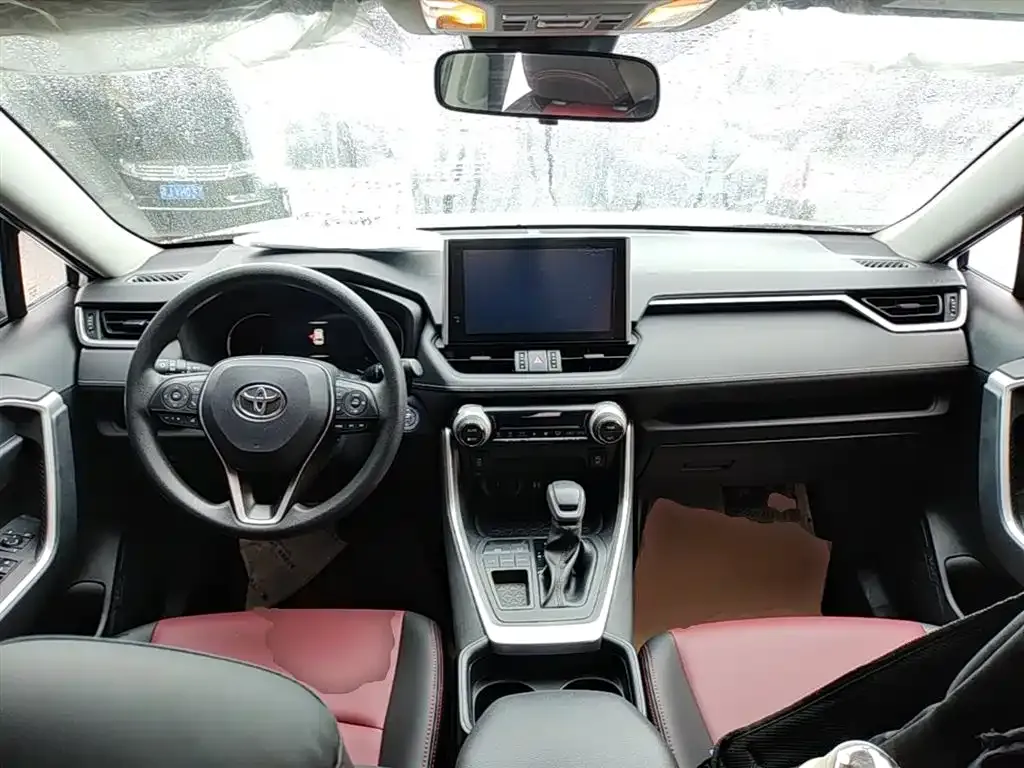 Toyota RAV4 — фото 10