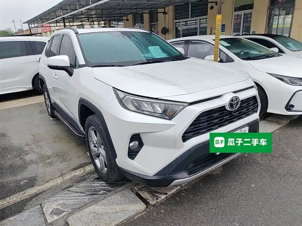 Toyota RAV4 — фото 6