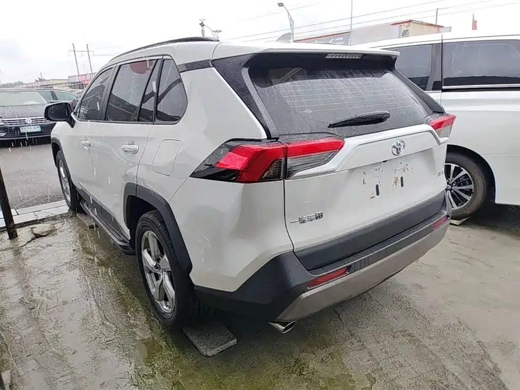 Toyota RAV4 — фото 3