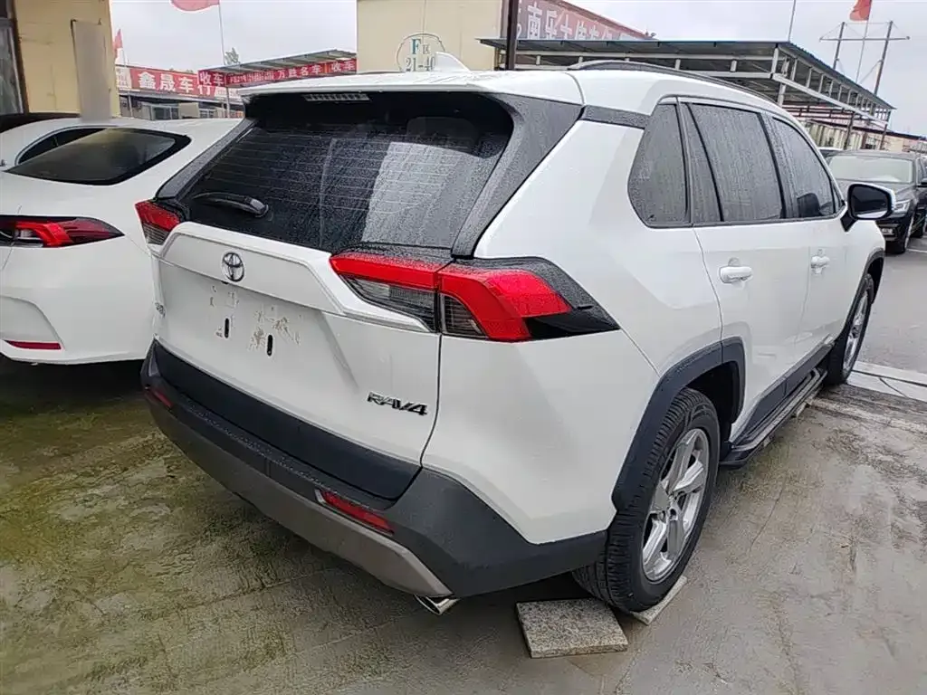 Toyota RAV4 — фото 9