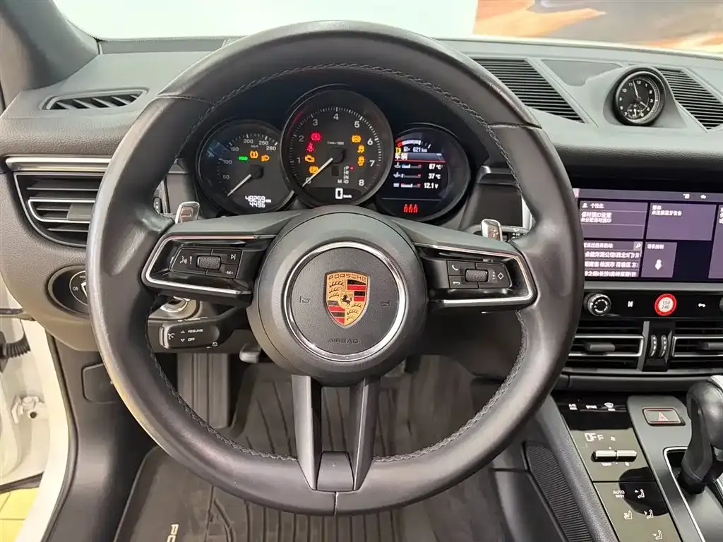 Porsche Macan — фото 9