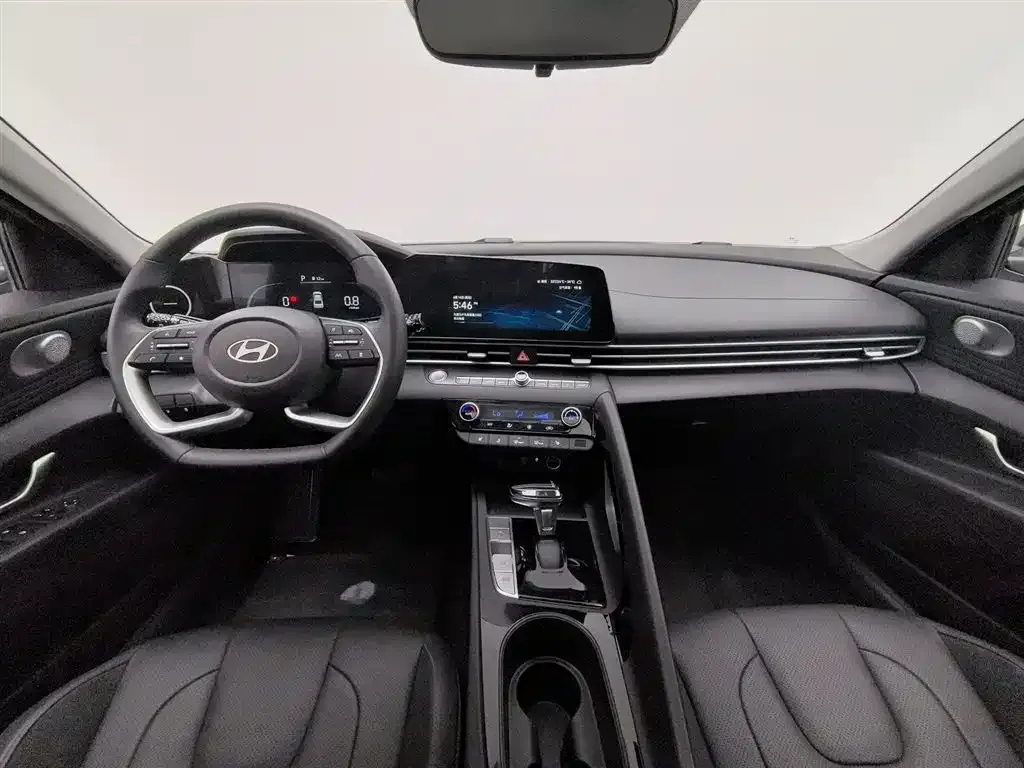Hyundai Elantra — фото 8