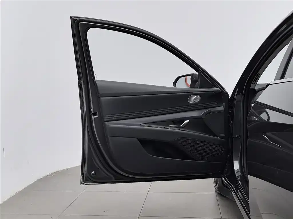Hyundai Elantra — фото 2