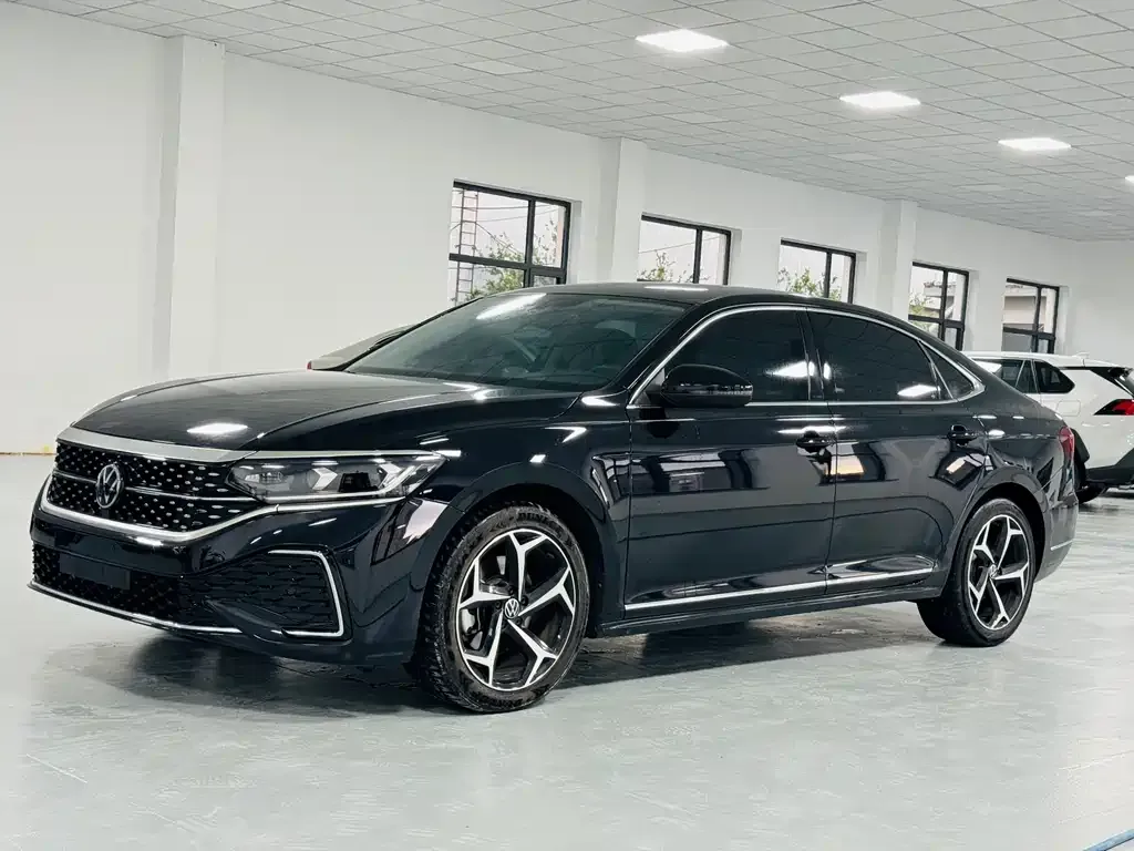Volkswagen Passat — фото 1