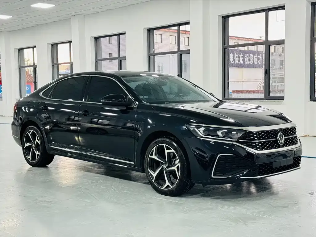 Volkswagen Passat — фото 7