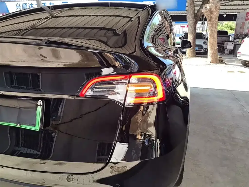 Tesla Model Y — фото 10