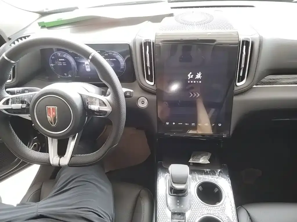 Hongqi HS3 PHEV — фото 9
