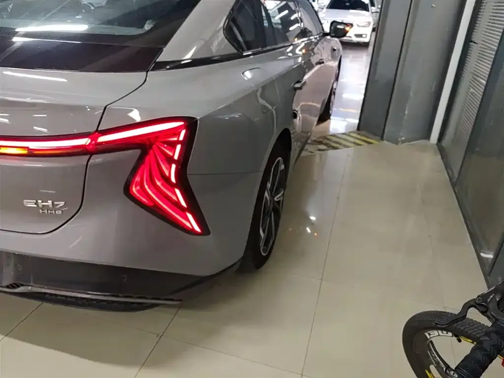 Hongqi EH7 — фото 5
