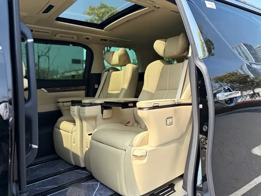 Toyota Alphard 2022 из CN, фото 5