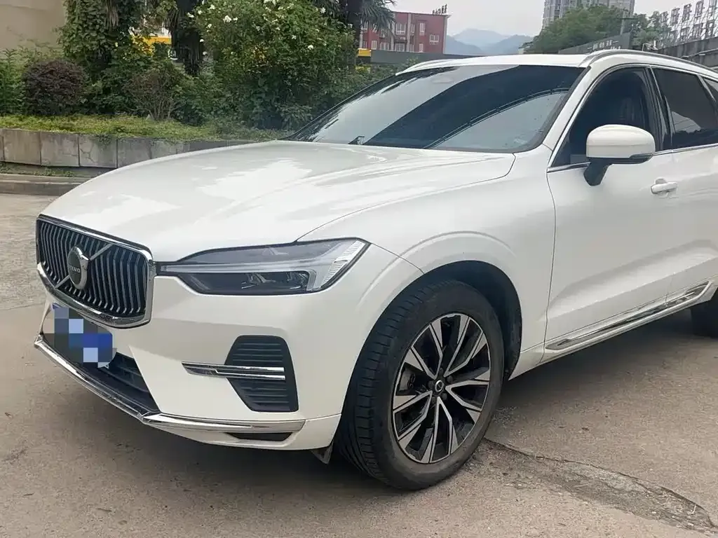 Volvo XC60 — фото 1