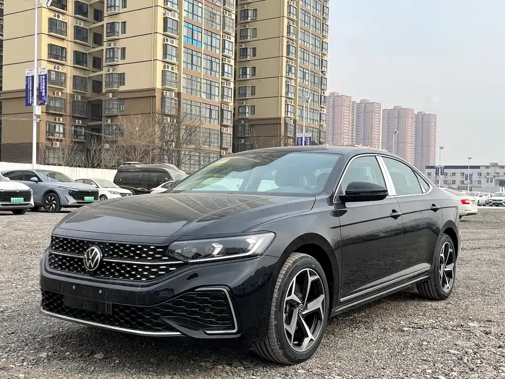 Volkswagen Passat — фото 1