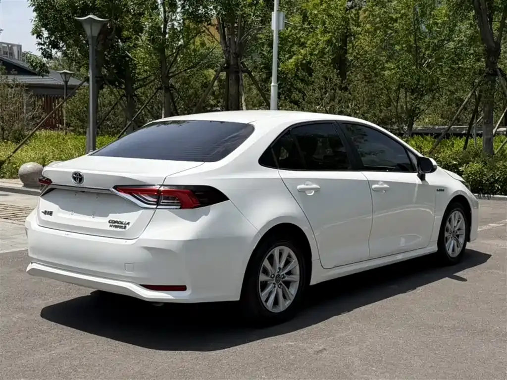 Toyota Corolla — фото 5